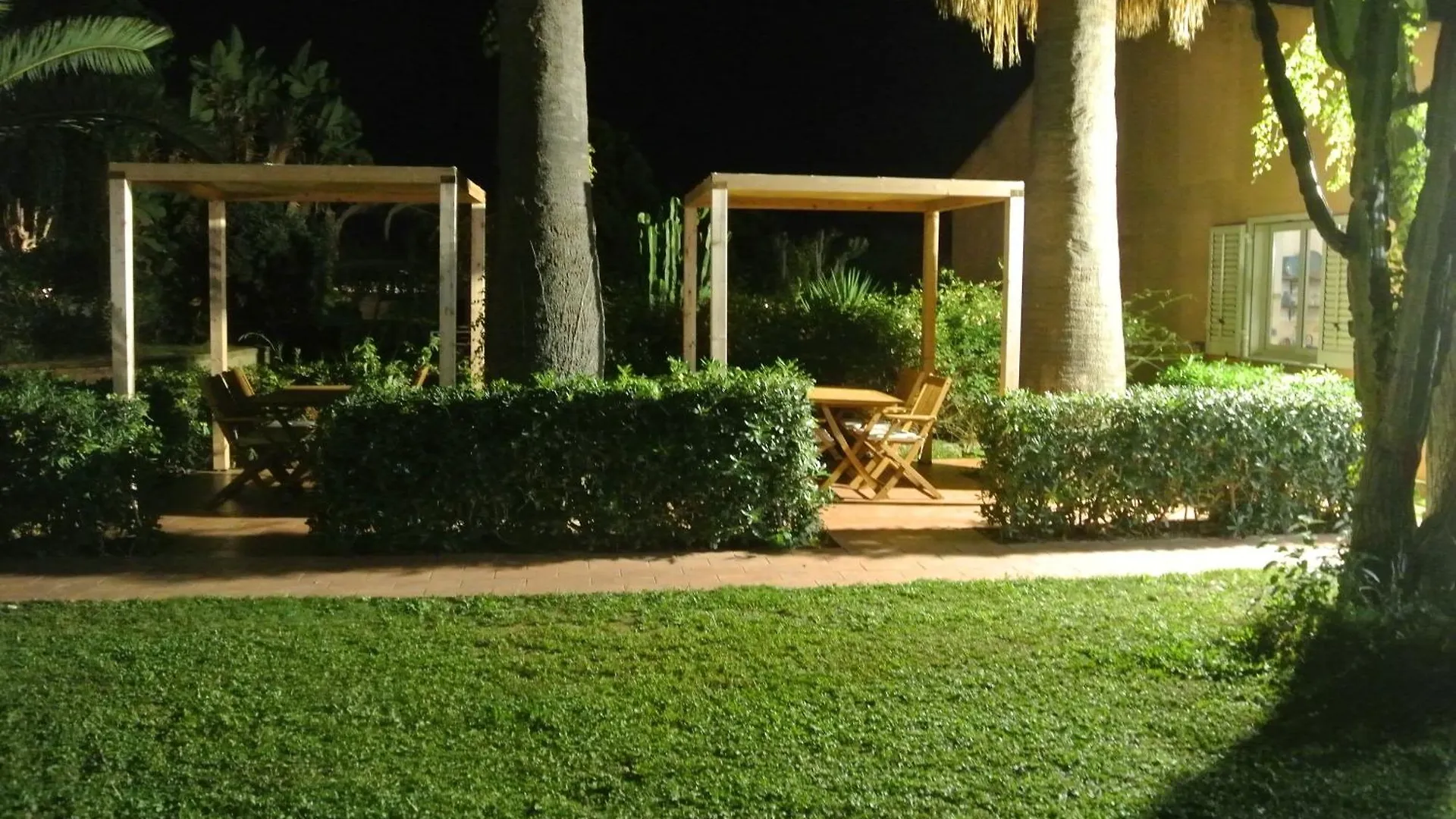 فندق مبيت وإفطار سان ليون Villa Carlotta Resort