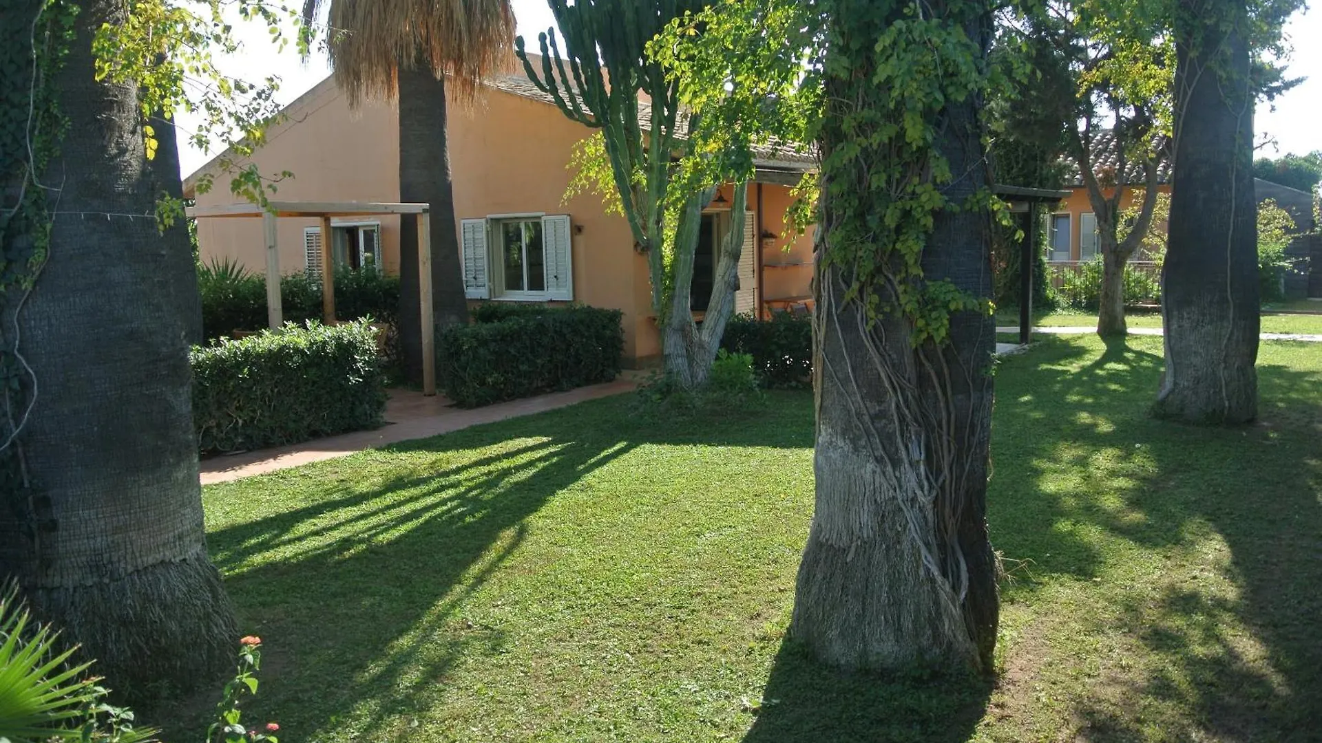 Villa Carlotta Resort San Leone 3*,